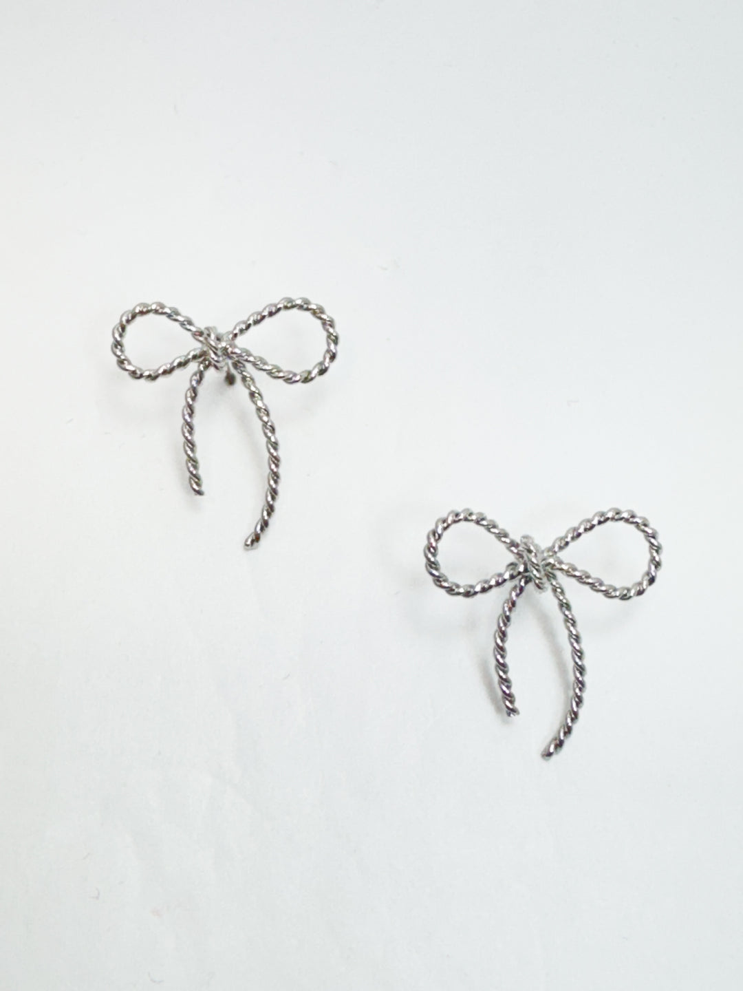 Bow-shaped earrings on a white background
